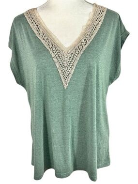 Green Short Sleeve Tunic with Tan Stitched Neckline V-Neck- Size XL